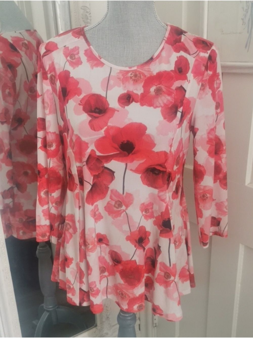 CeCe Women's Floral CottagecoreSwing Top  Red Poppy Print. Size M
